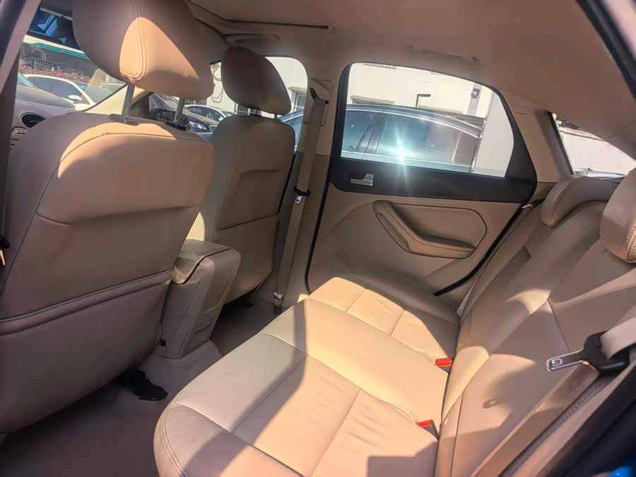 Ford Focus 2013 image de voiture #8