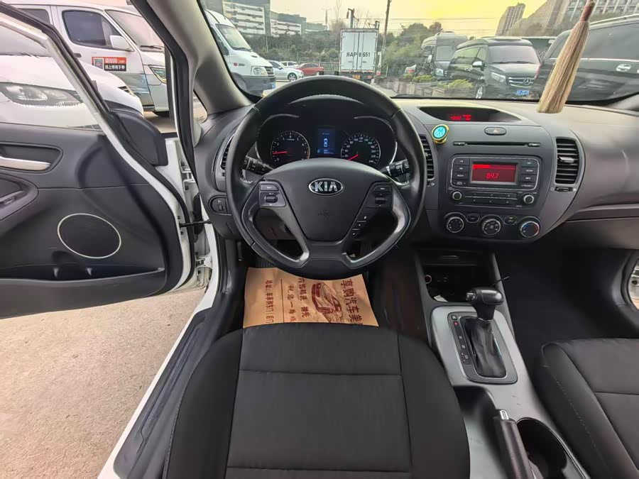 Kia K3 2015 car image #8