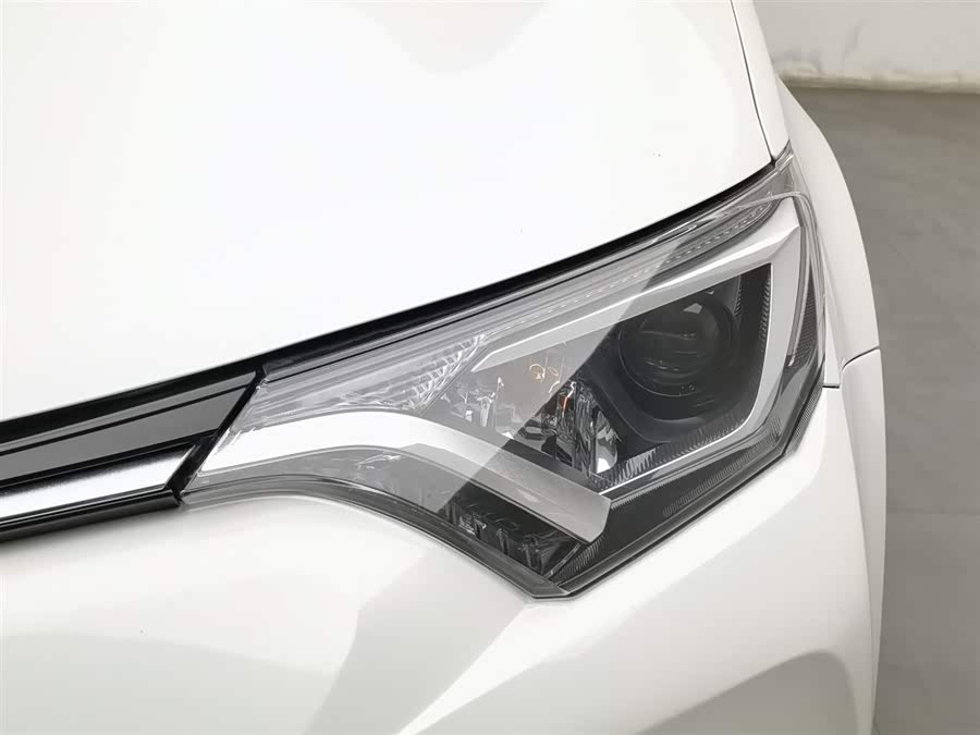 Toyota RAV4 2019 car image #8