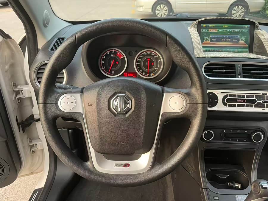 MG 3 2015 car image #8