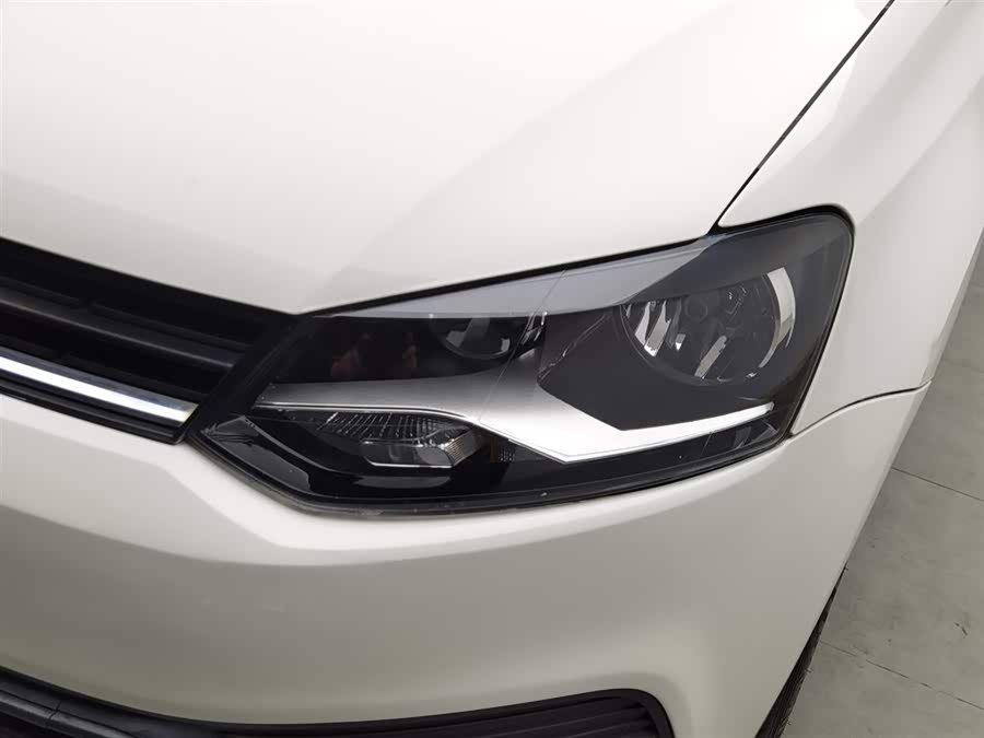 Volkswagen Polo 2016 car image #8