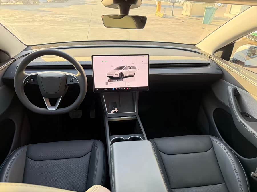 Tesla Model Y 2025 #8 Tesla Model Y 2025 car image #8