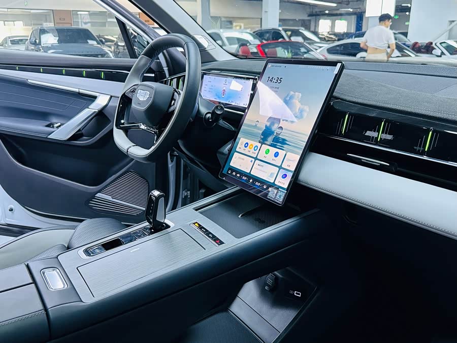 GEELY Boyue L 2024 car image #8