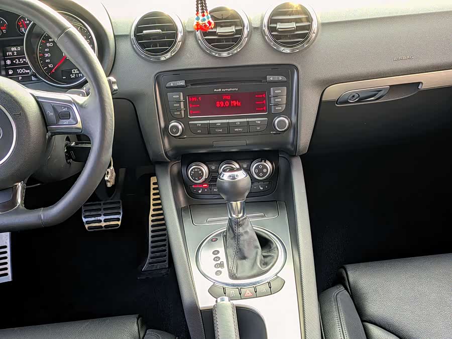 Audi TT 2013 car image #8