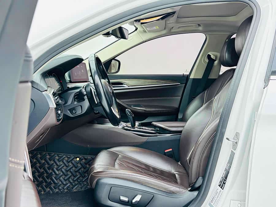 BMW 5 Series 2018 #8 BMW 5 Series 2018 car image #8