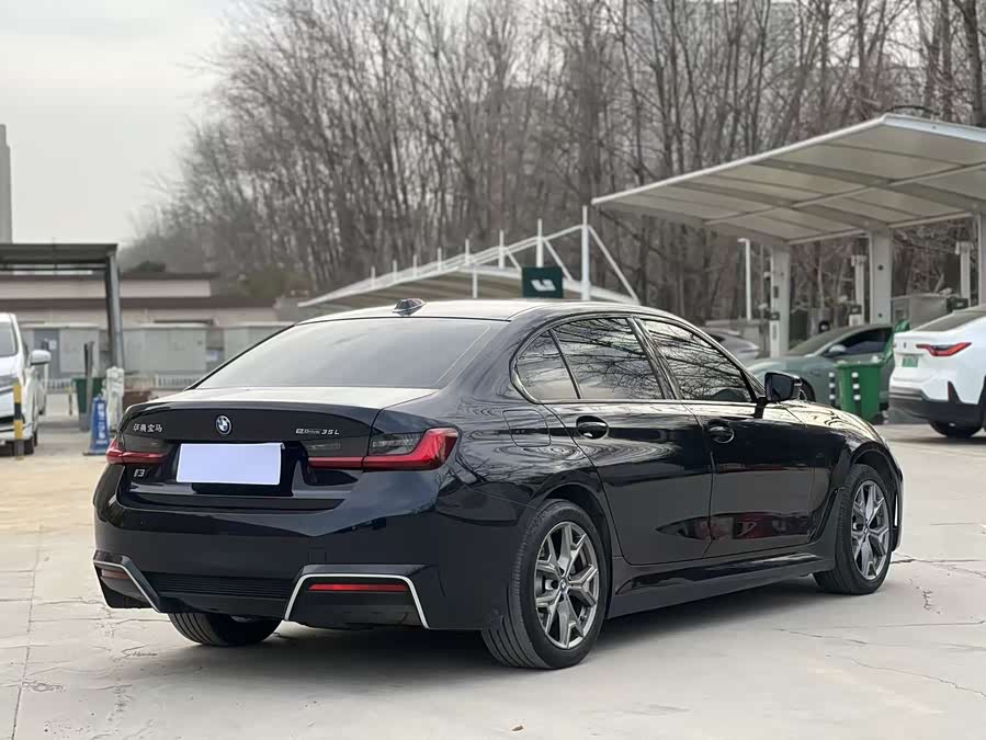 BMW i3 2023 car image #8