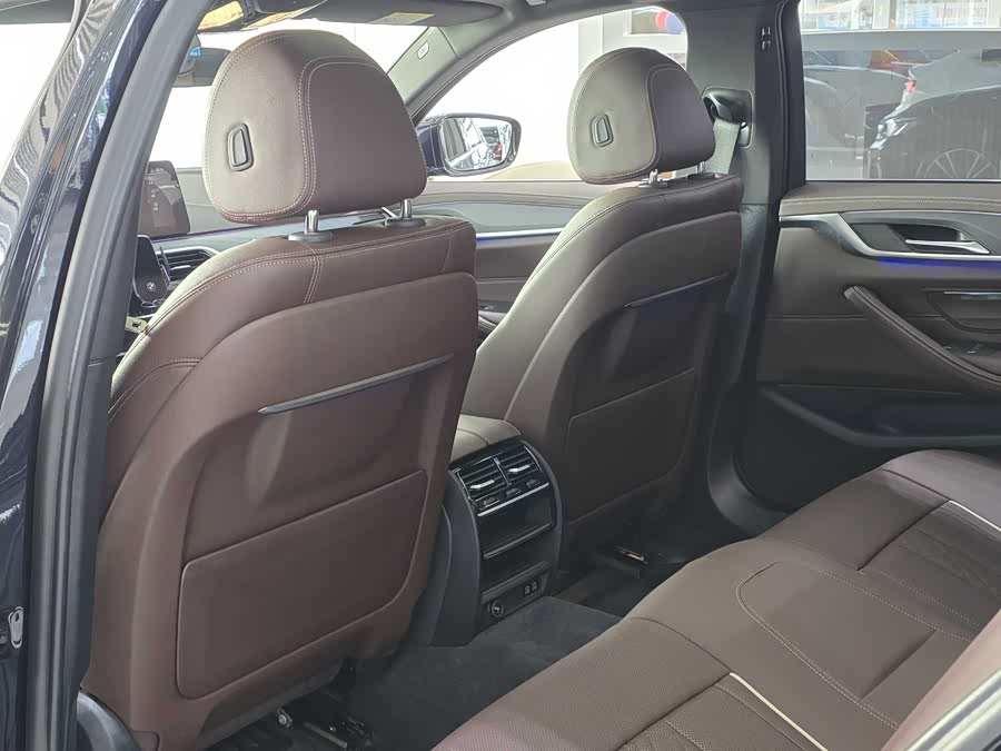 BMW 5 Series 2023 #8 BMW 5 Series 2023 car image #8