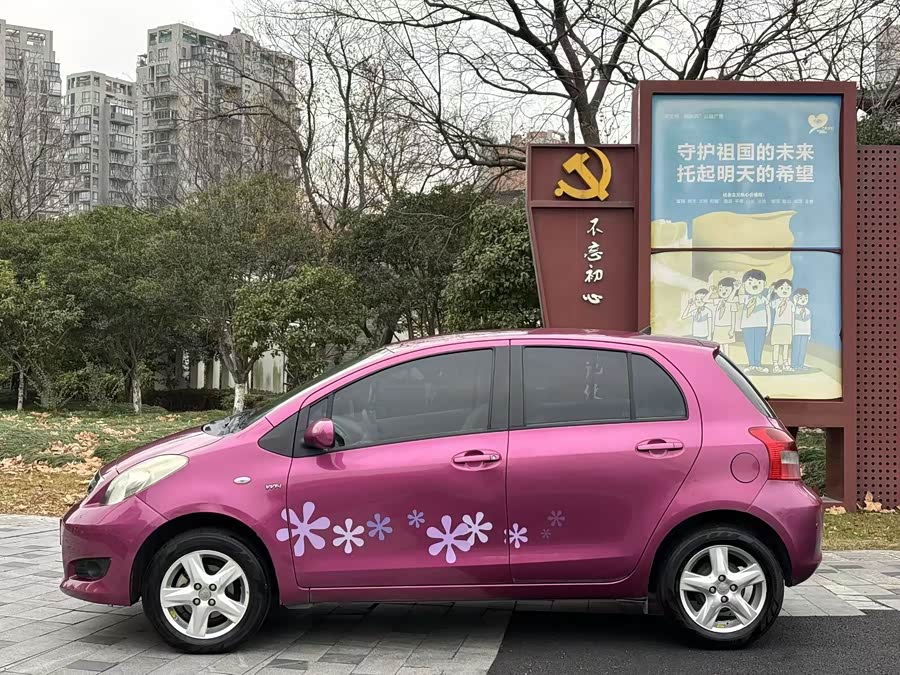 Toyota Yaris 2011 car image #8