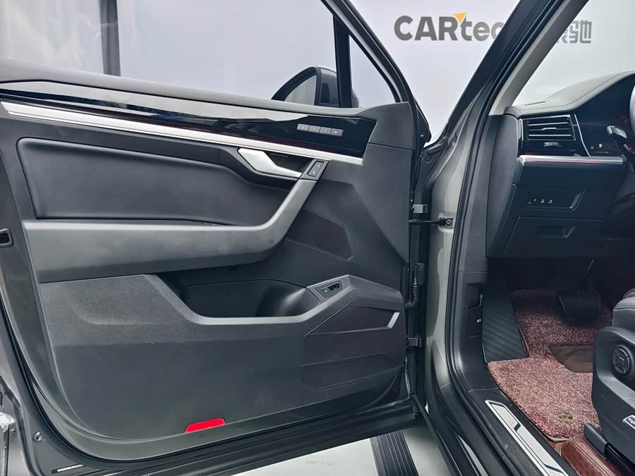 Volkswagen Touareg 2020 immagine di auto #8