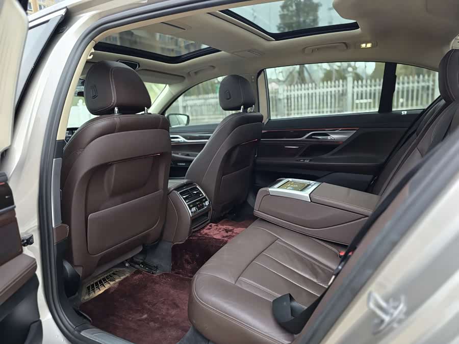 BMW 7 Series 2016 immagine di auto #8