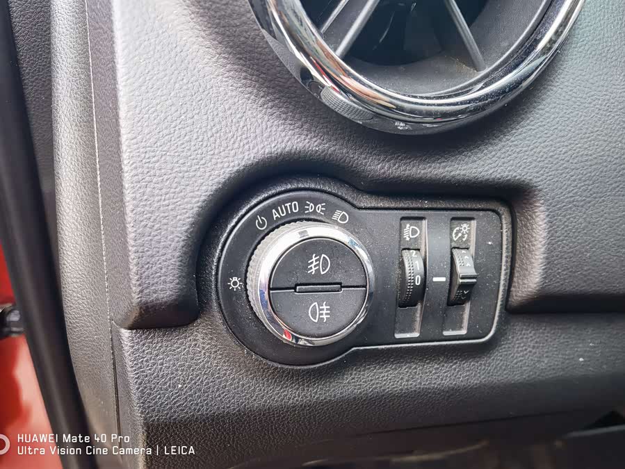 Chevrolet Tracker 2015 #8 Chevrolet Tracker 2015 car image #8