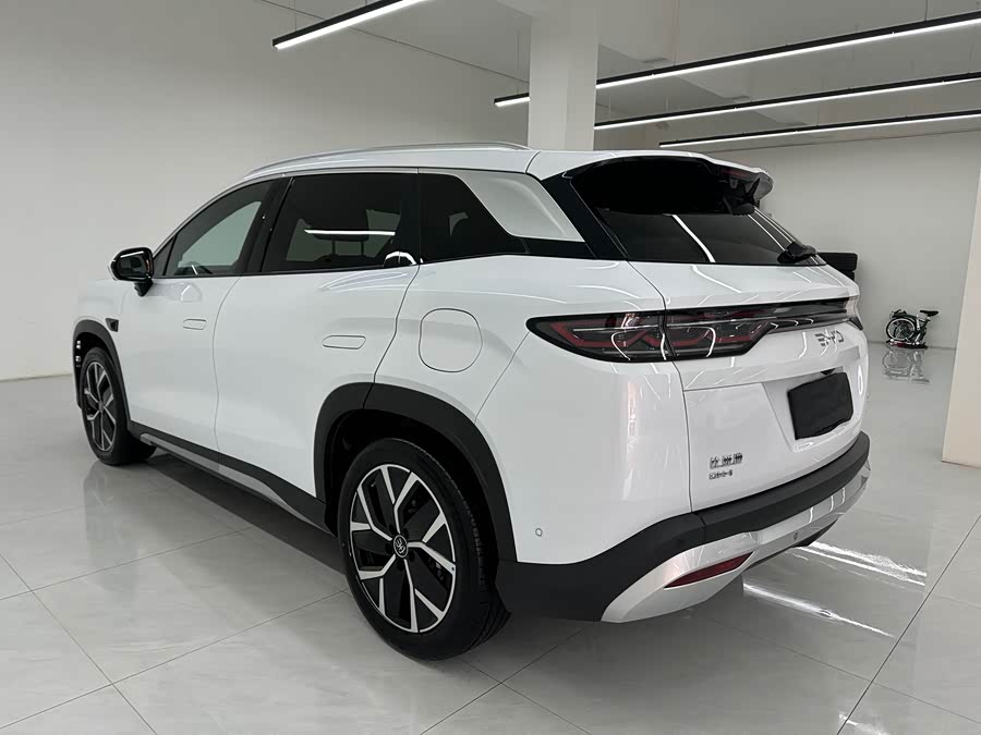 BYD SongL DM-i 2025 #8 BYD SongL DM-i 2025 car image #8