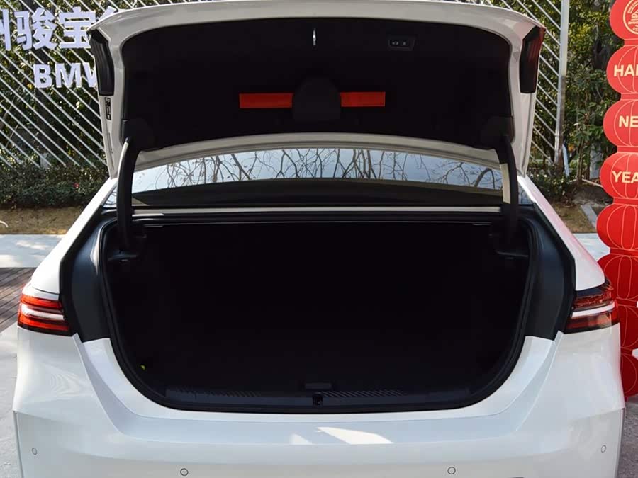 BMW i5 2025 car image #8