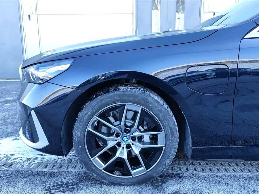 BMW i5 2025 car image #8