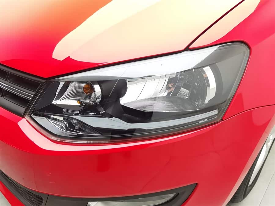 Volkswagen Polo 2012 car image #8