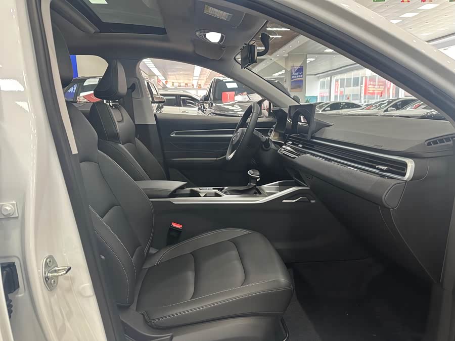 GEELY Emgrand 2025 car image #8