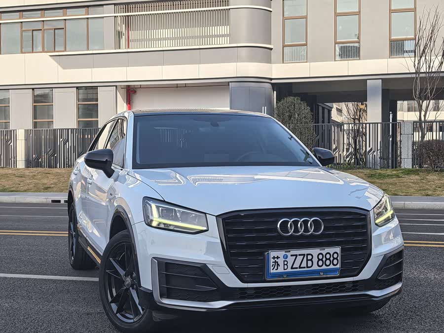 Audi Q2L 2021 car image #8