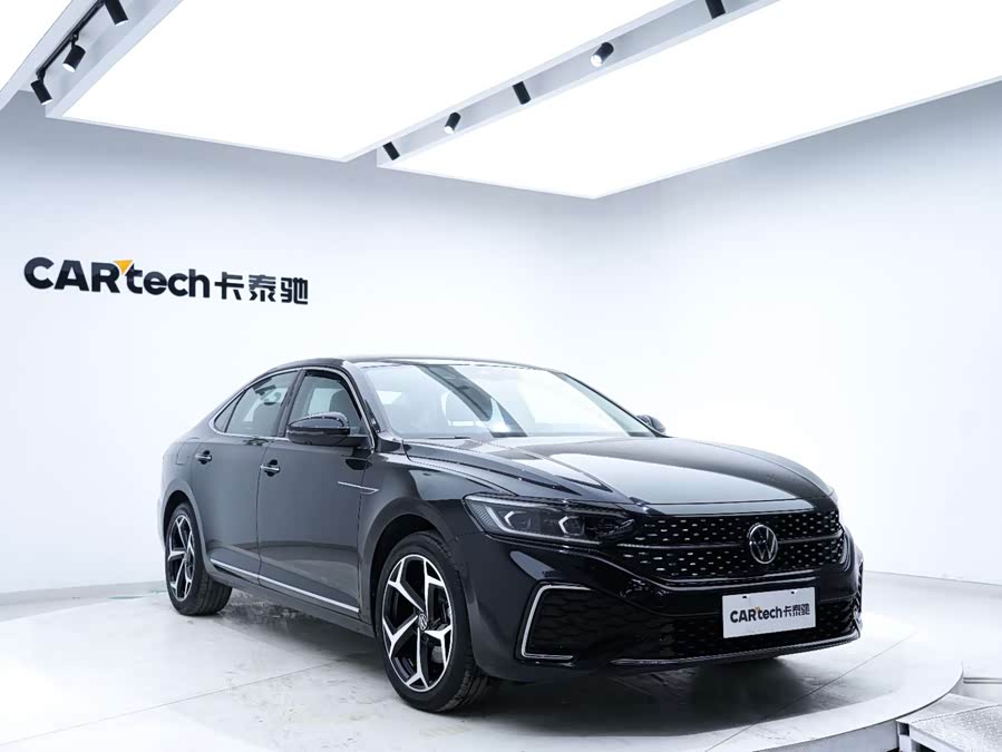 Volkswagen Passat 2023 immagine di auto #8