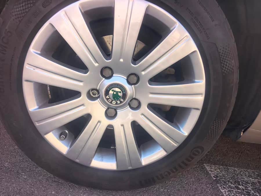 Skoda Superb 2013 car image #8