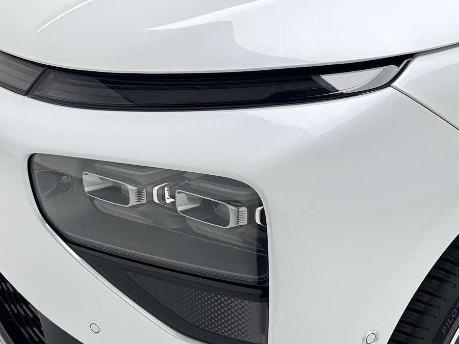 Xpeng G9 2025 صورة سيارة #8