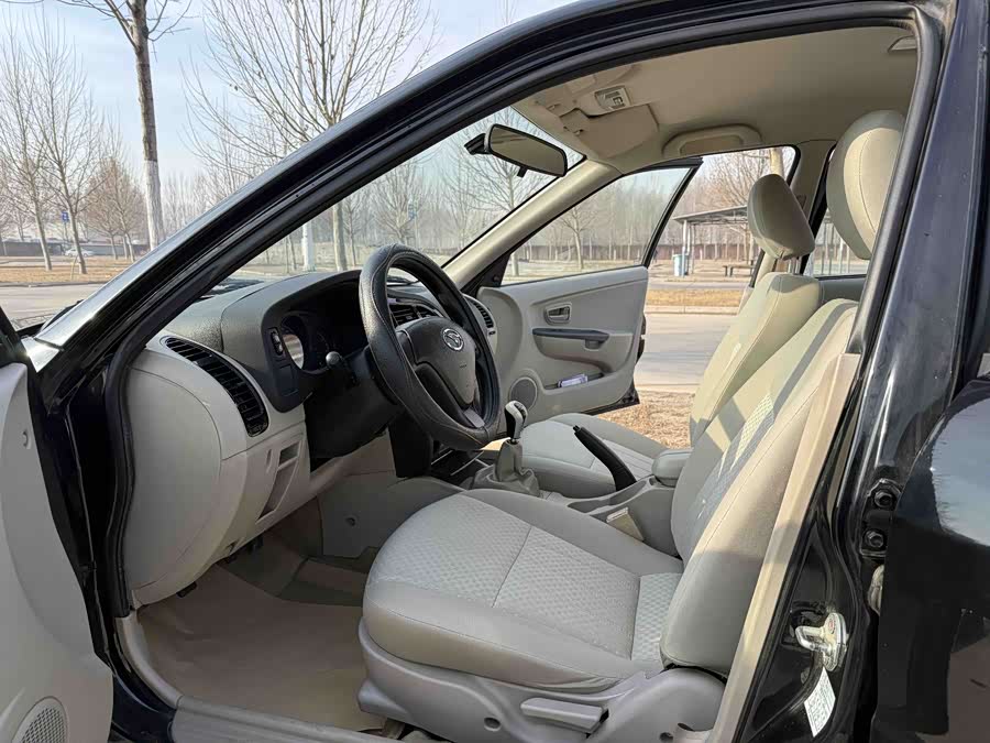 Soueast V3 Lingyue 2013 car image #8