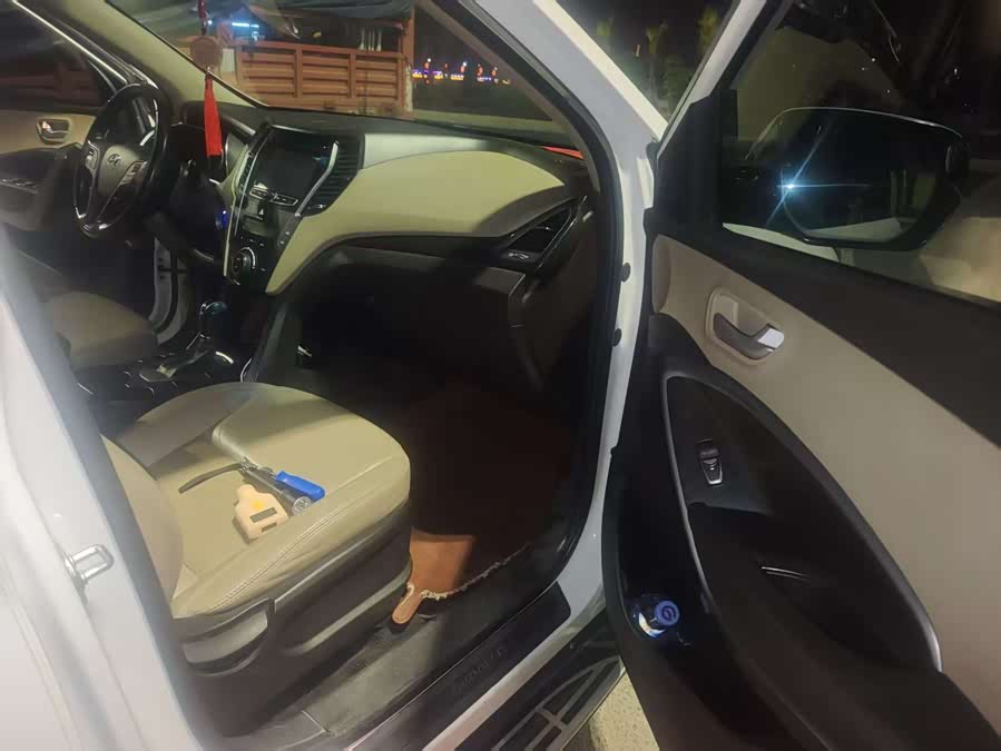 Hyundai Santa Fe 2014 car image #8