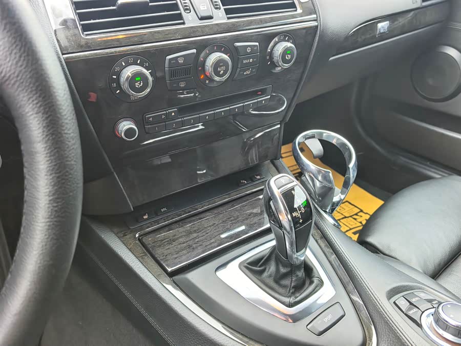 BMW 6 Series 2010 car image #8