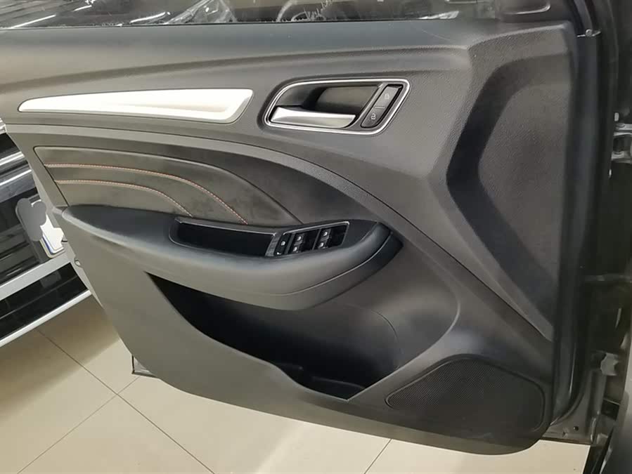 Roewe RX3 2021 car image #8