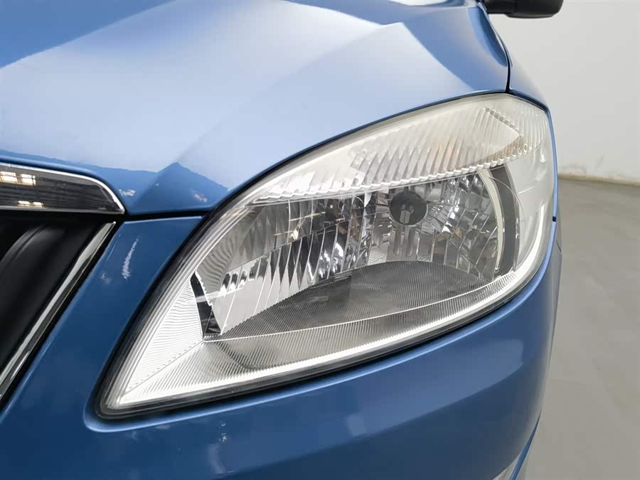 Skoda Fabia 2012 car image #8
