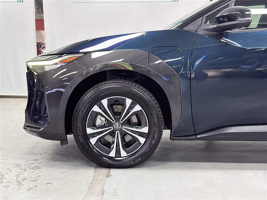 Toyota bZ4X 2022 immagine di auto #8