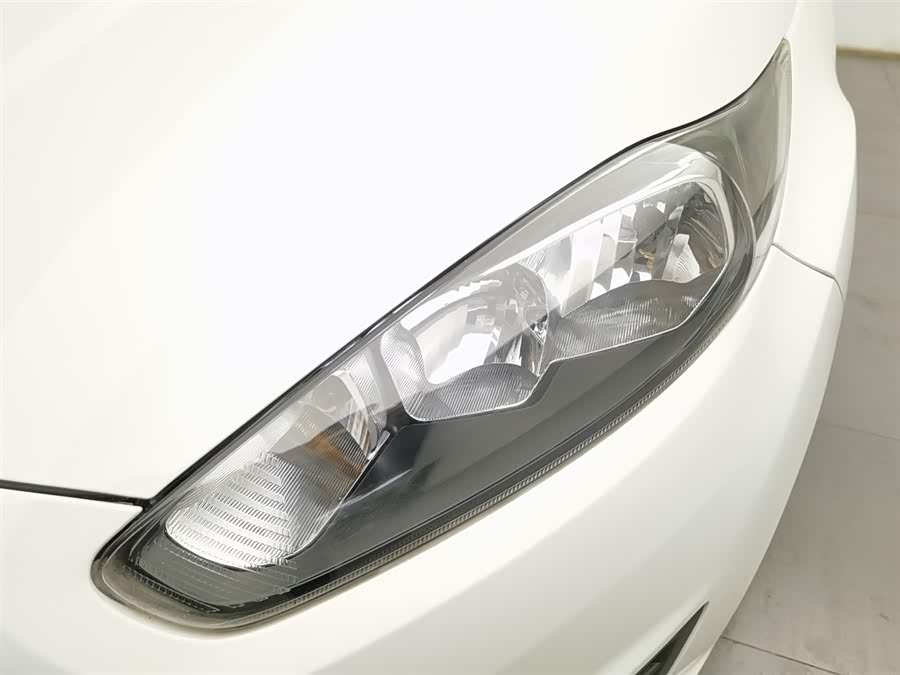 Ford Fiesta 2014 car image #8