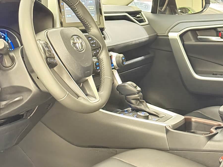 Toyota RAV4 2021 car image #8
