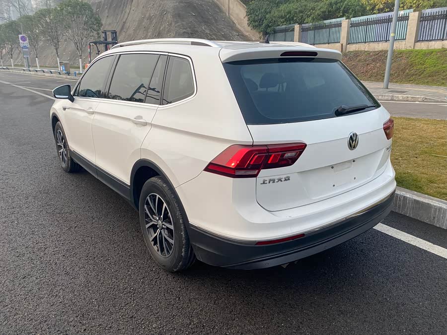 Volkswagen Tiguan L 2017 car image #8