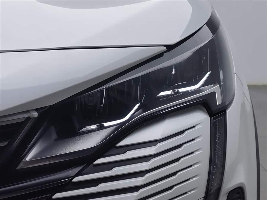 Peugeot 5008 2024 car image #8