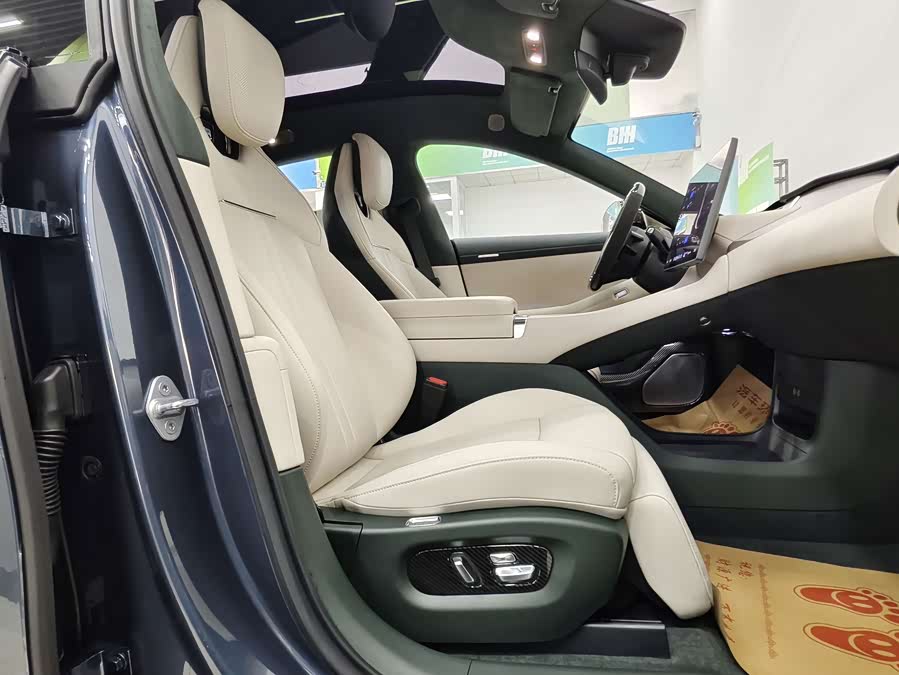 MI YU7 2025 immagine di auto #8