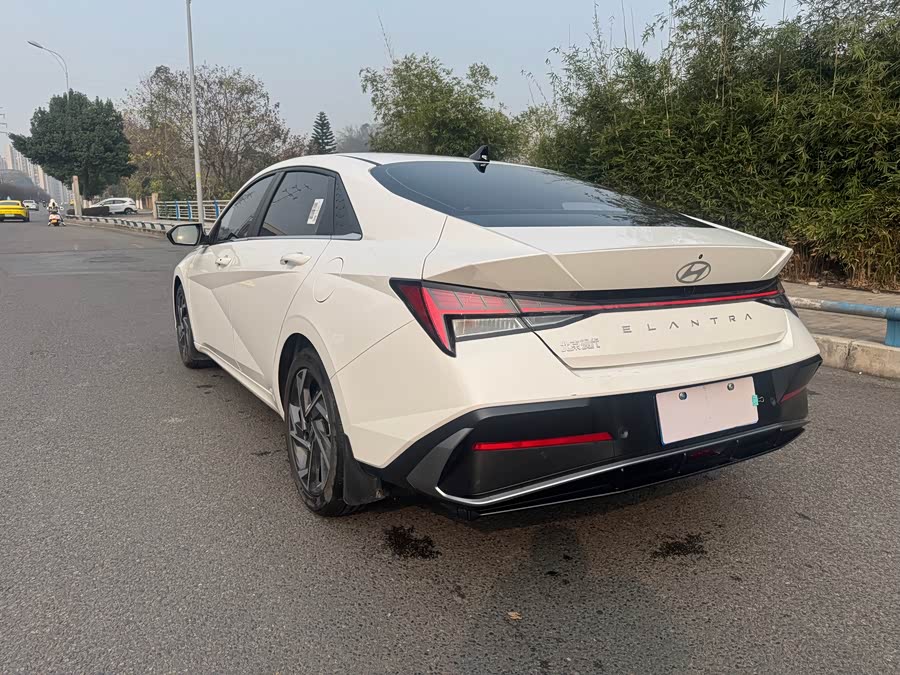 Hyundai Elantra 2025 immagine di auto #8