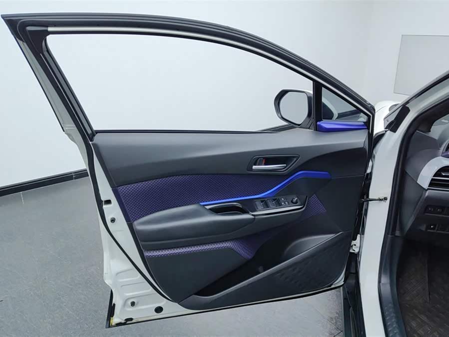 Toyota C-HR 2019 immagine di auto #8