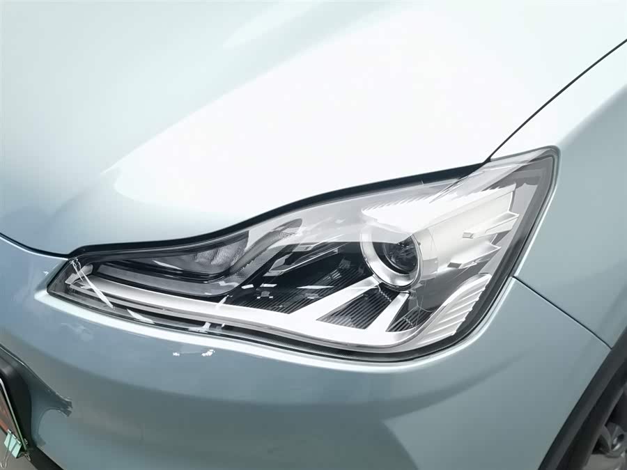 哪吒汽车 哪吒V 2021 汽车图片 #8