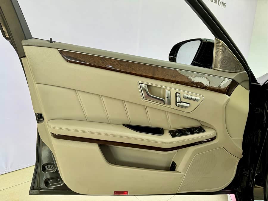 Mercedes-Benz E Class 2012 car image #8