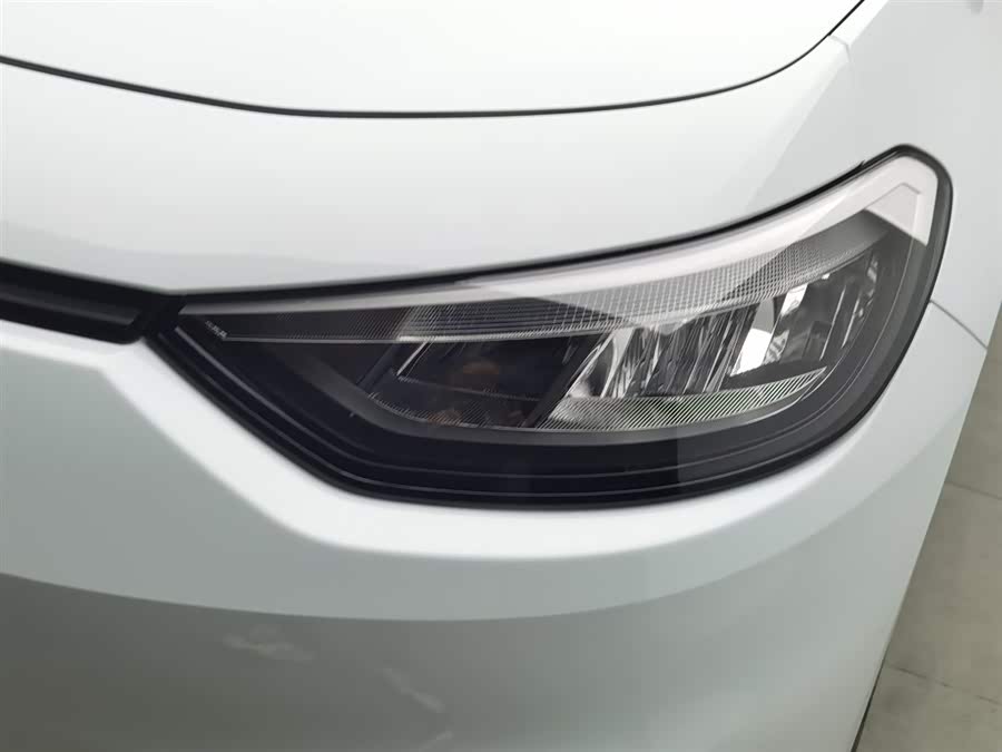 Volkswagen ID.3 2023 immagine di auto #8