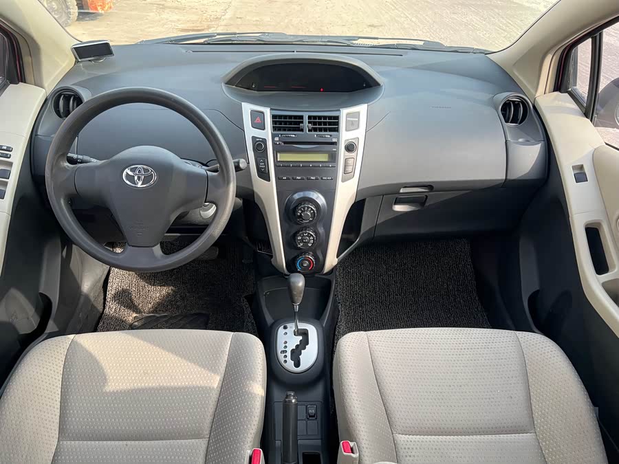 Toyota Yaris 2011 imagen de coche #8