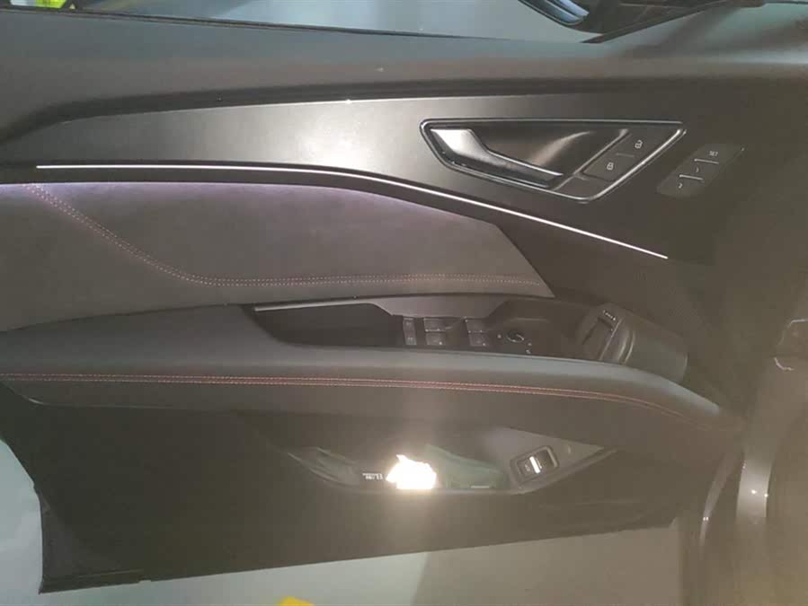 Audi Q5 e-tron 2023 #8 Audi Q5 e-tron 2023 صورة سيارة #8