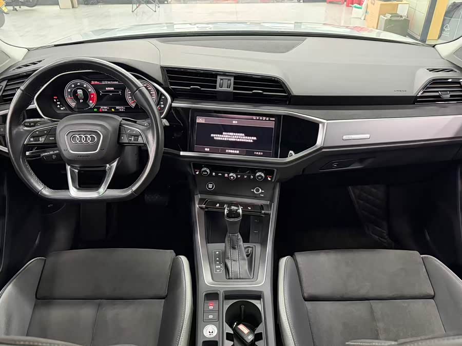 Audi Q3 2022 car image #8