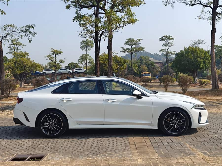 Kia K5 2021 car image #8