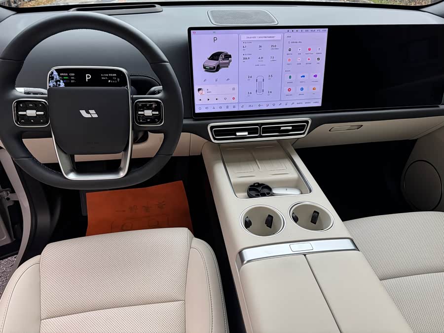 Li L6 2025 image de voiture #8