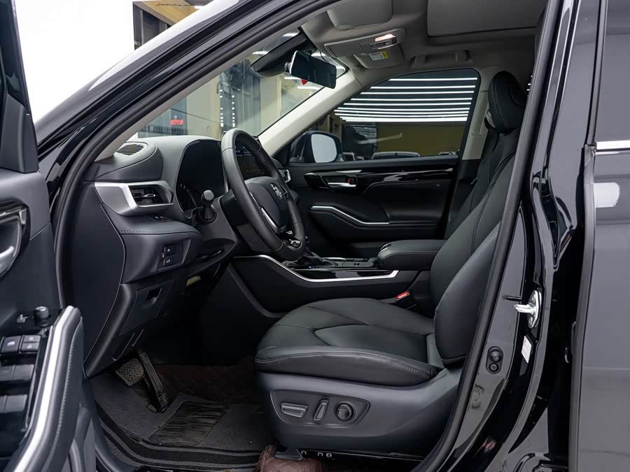 Toyota Highlander 2024 car image #8