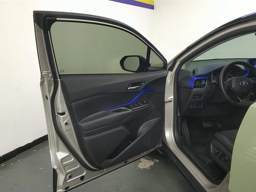 Toyota C-HR 2022 immagine di auto #8