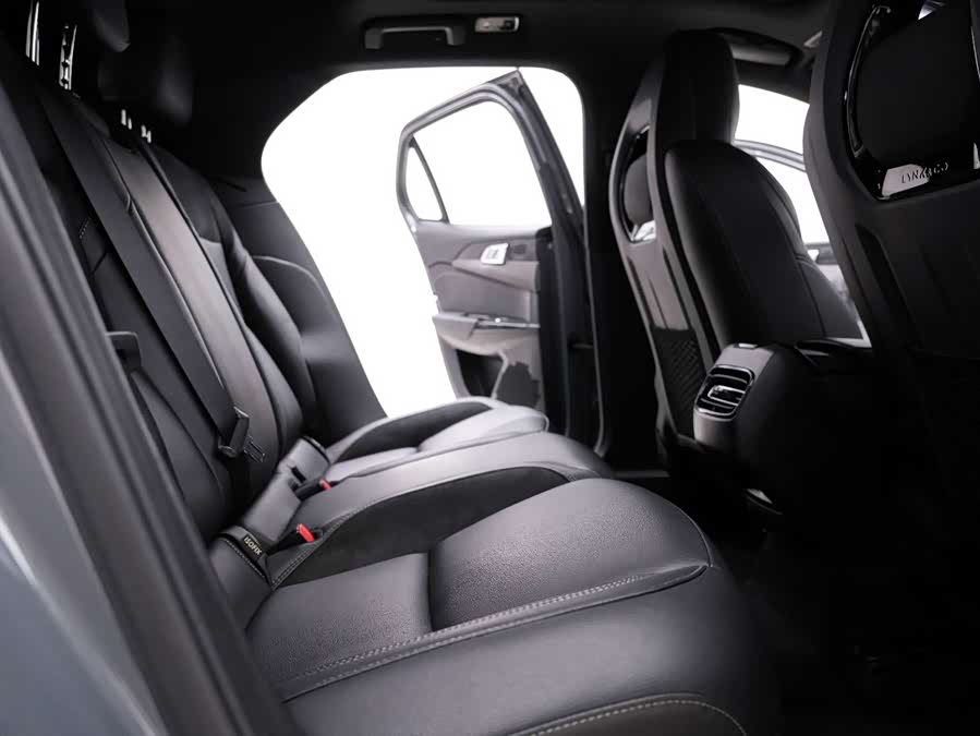 Lynk & Co 02 2020 car image #8