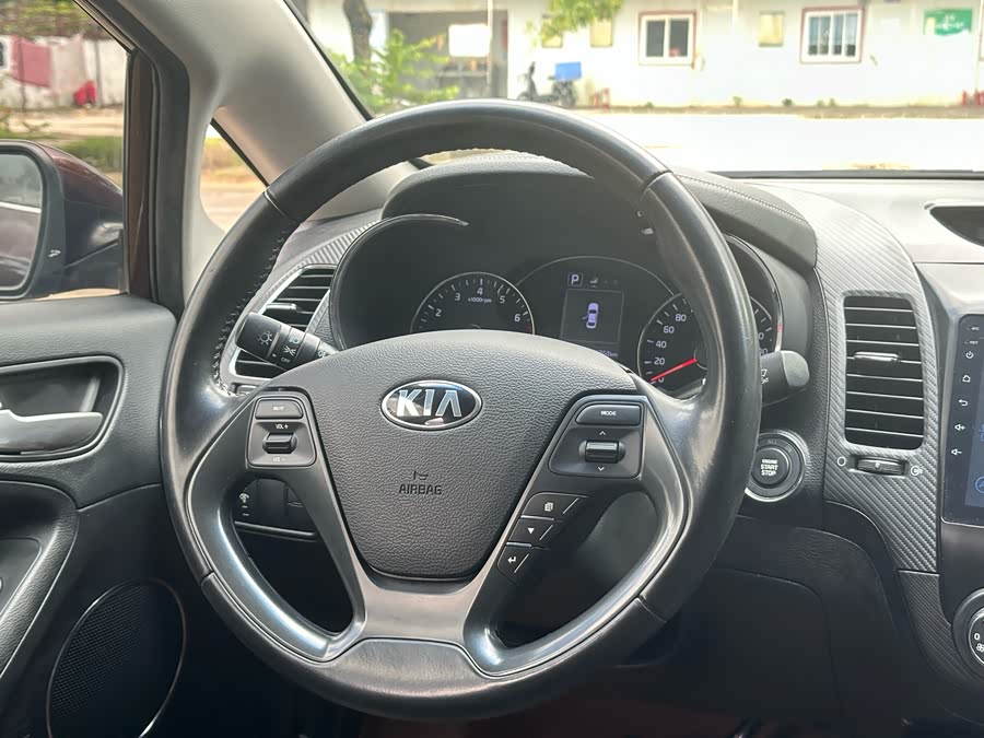 Kia K3 2017 car image #8