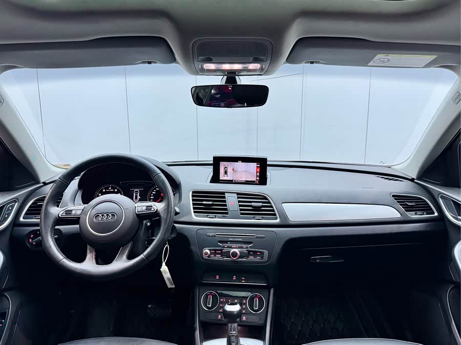 Audi Q3 2019 car image #8